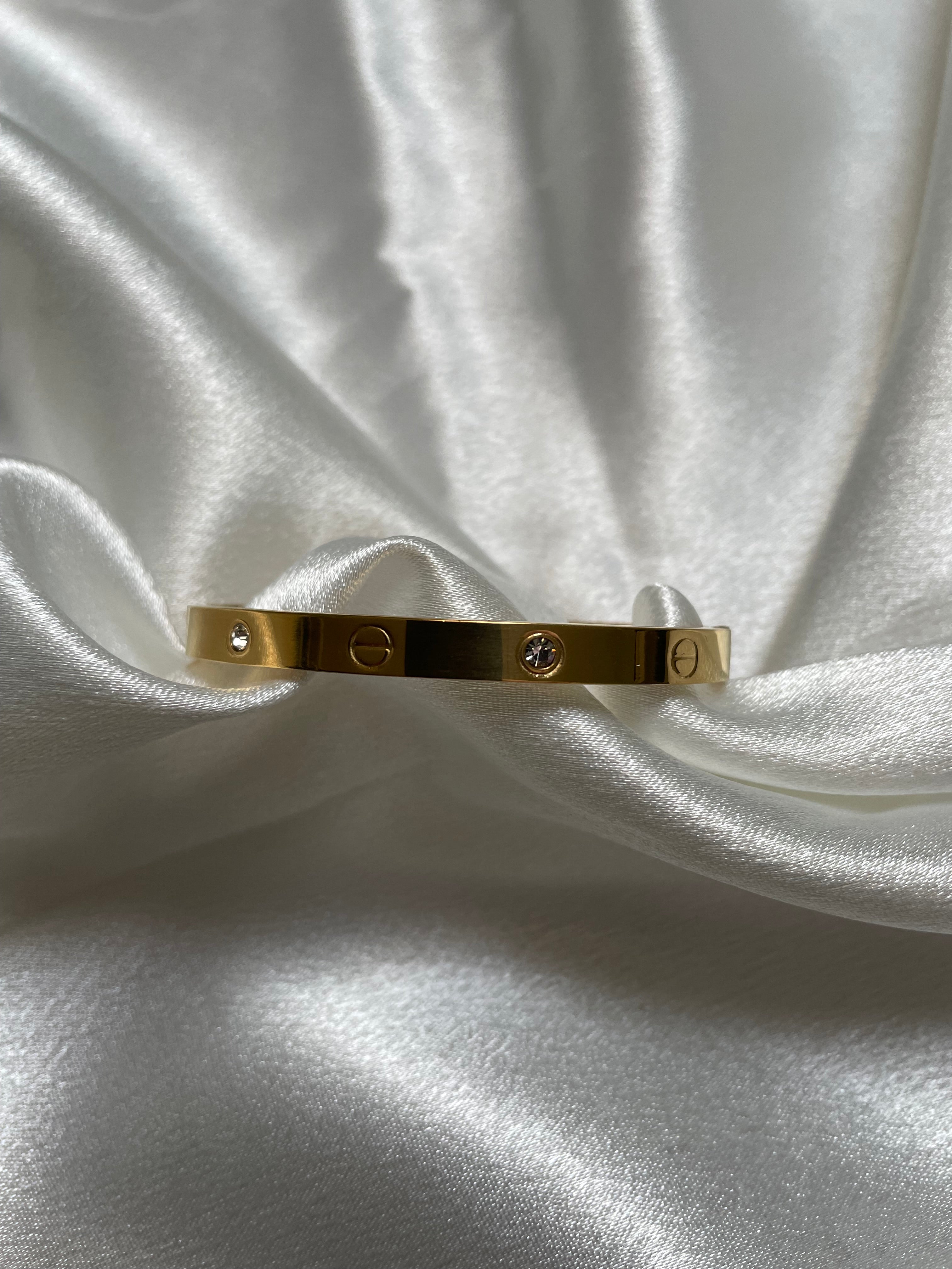 Gold signature bracelet with diamonds